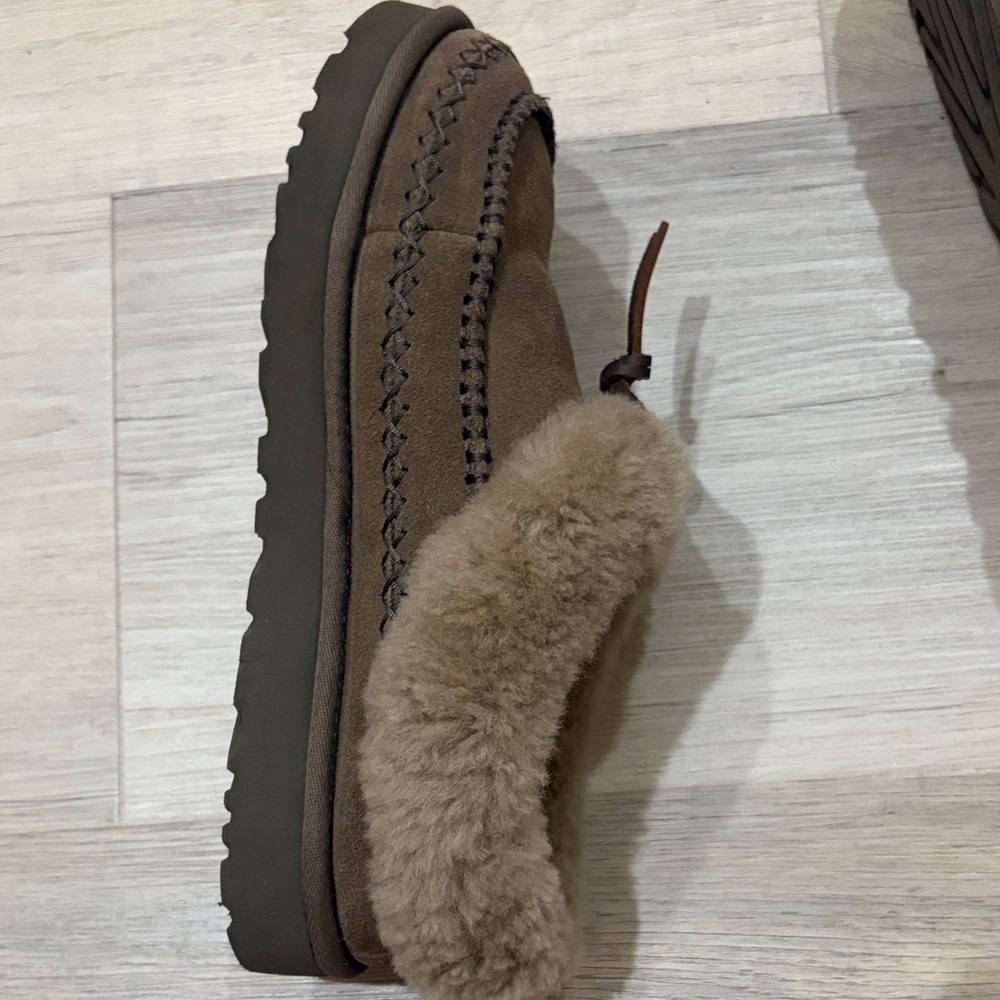 Cozy Brown Ugg Slipper - Picture 3 of 4
